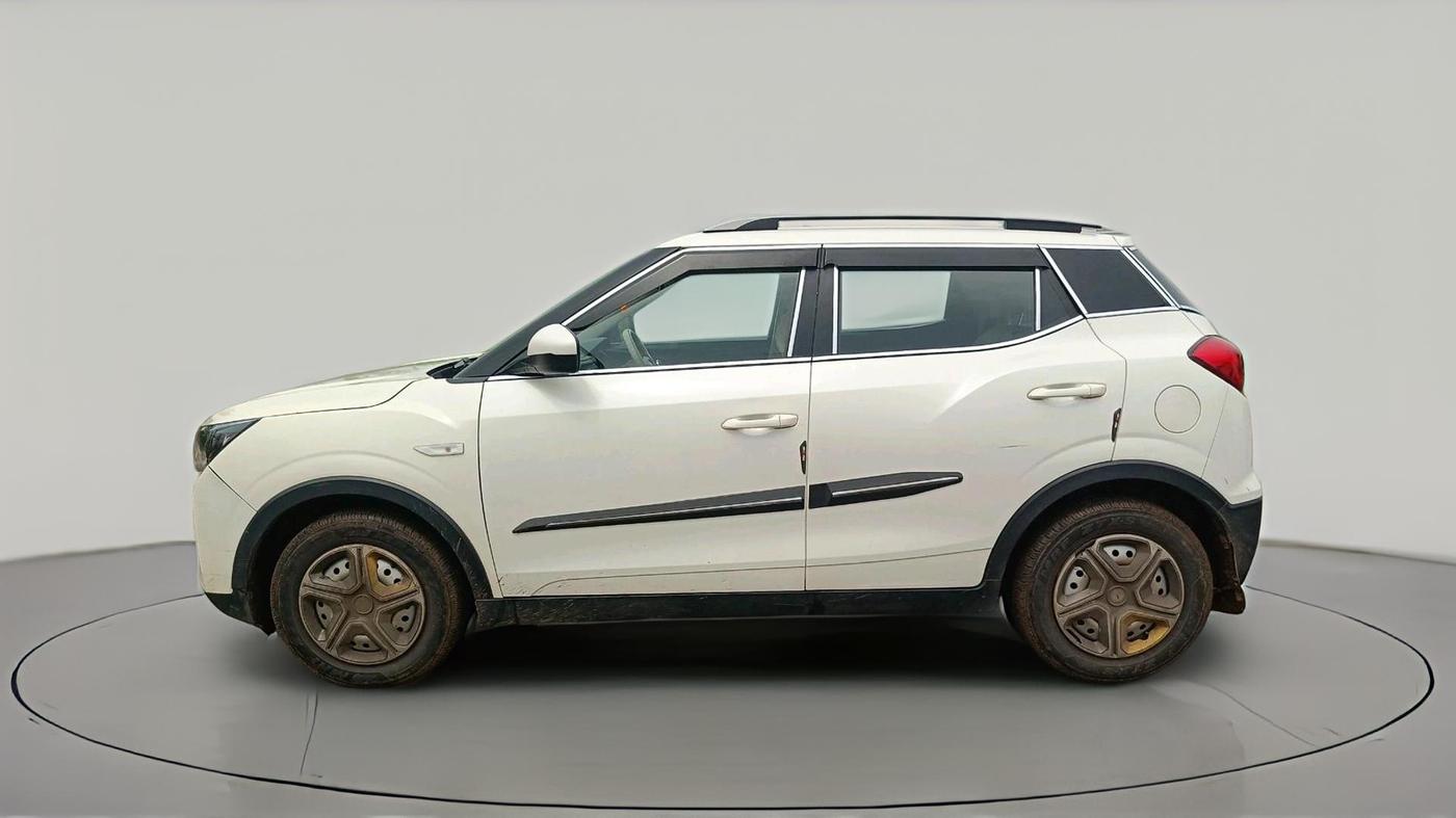 2020 Mahindra XUV300 W4 1.2 PETROL, CNG, Manual, 1,29,431 km, exterior