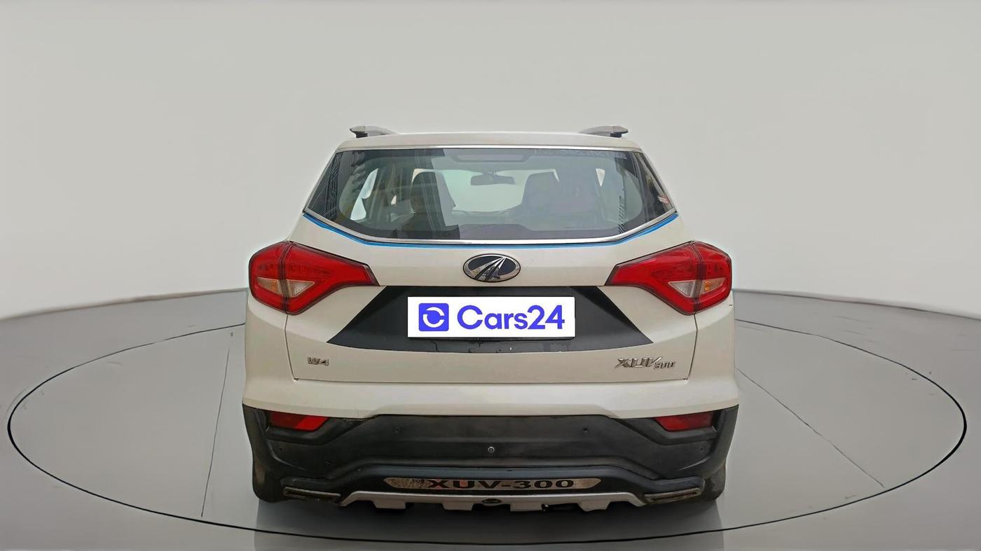 2020 Mahindra XUV300 W4 1.2 PETROL, CNG, Manual, 1,29,431 km, exterior