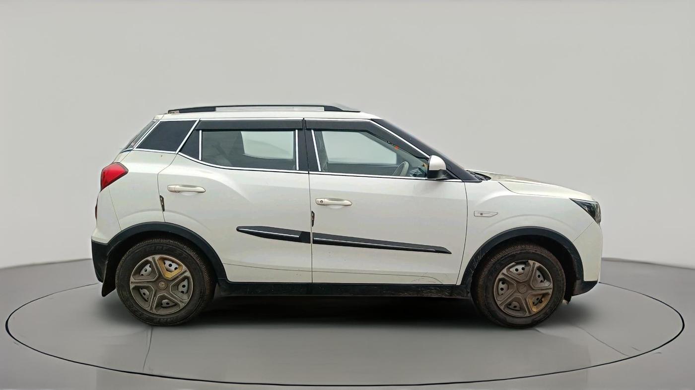 2020 Mahindra XUV300 W4 1.2 PETROL, CNG, Manual, 1,29,431 km, exterior