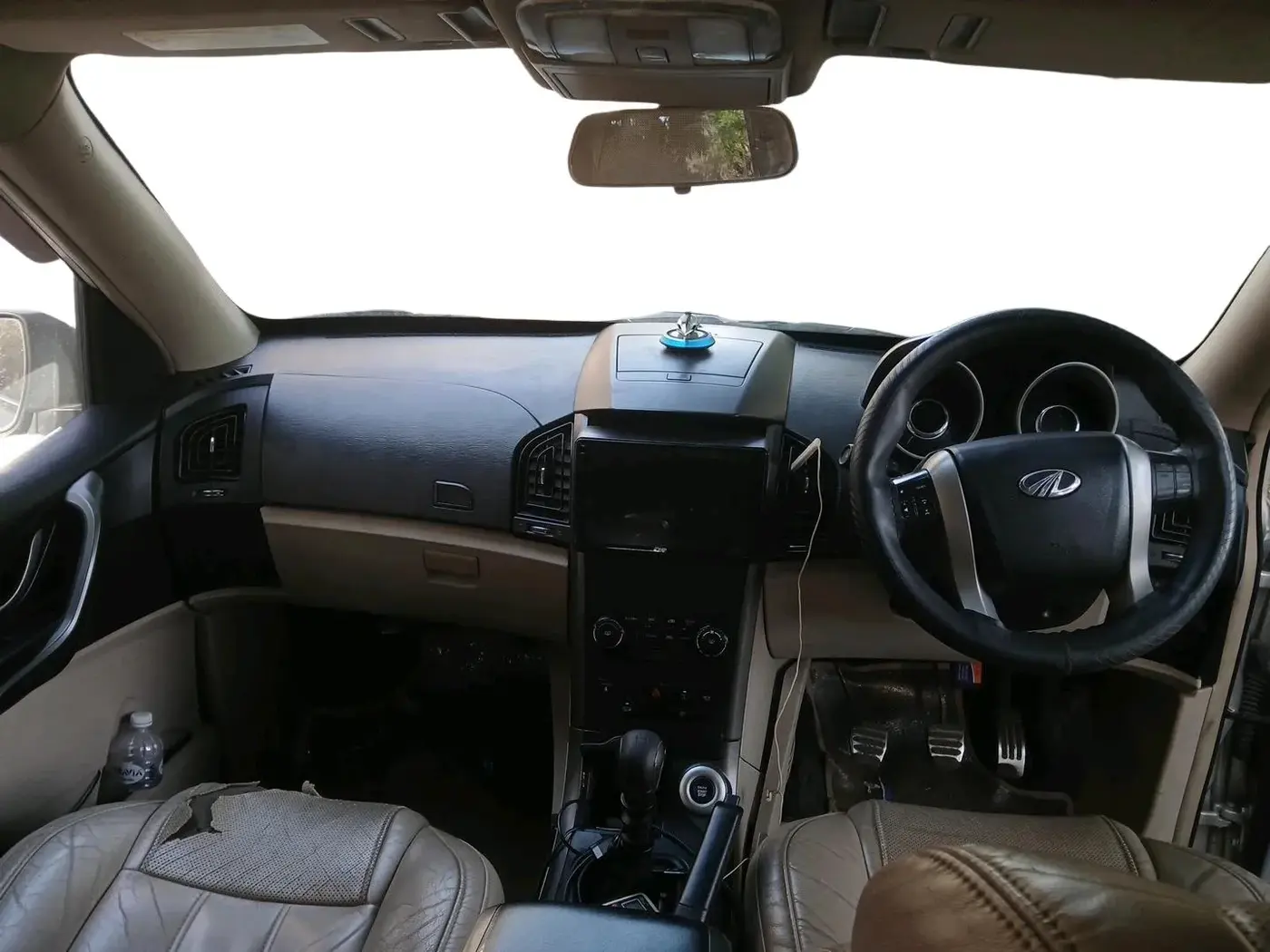 2015 Mahindra XUV500 W10, Diesel, Manual, 1,13,245 km, interior