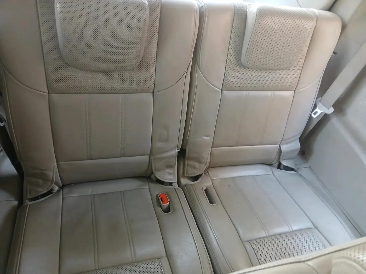 2015 Mahindra XUV500 W10, Diesel, Manual, 1,13,245 km, interior