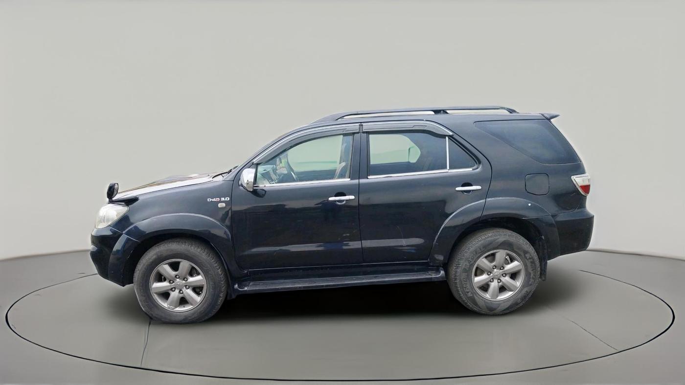 2011 Toyota Fortuner 3.0 4X4 MT, Diesel, Manual, 1,61,919 km, exterior