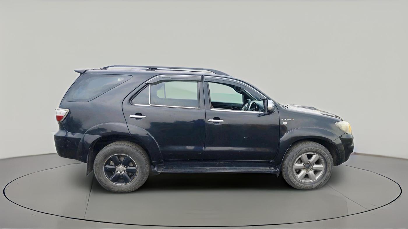2011 Toyota Fortuner 3.0 4X4 MT, Diesel, Manual, 1,61,919 km, exterior