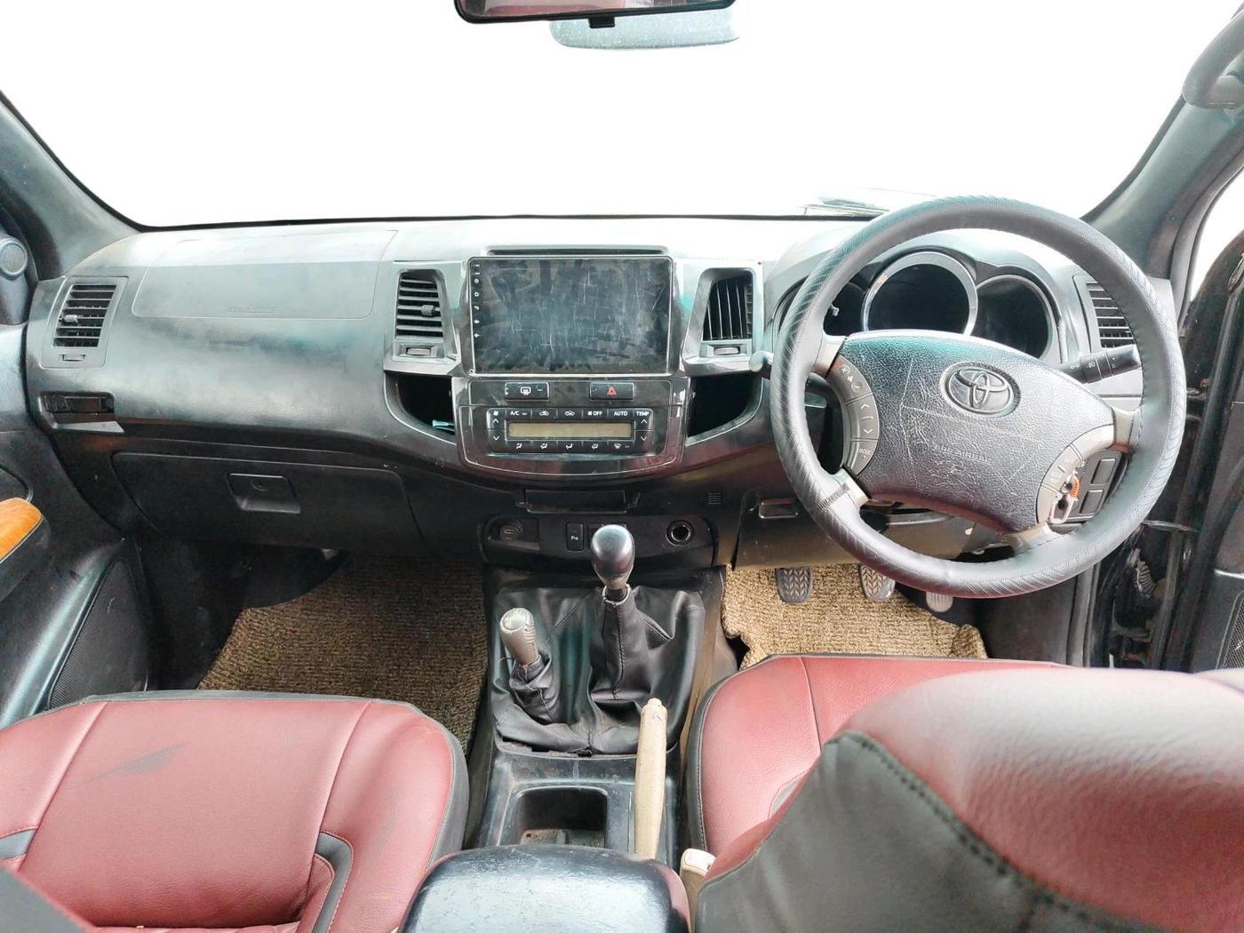 2011 Toyota Fortuner 3.0 4X4 MT, Diesel, Manual, 1,61,919 km, interior