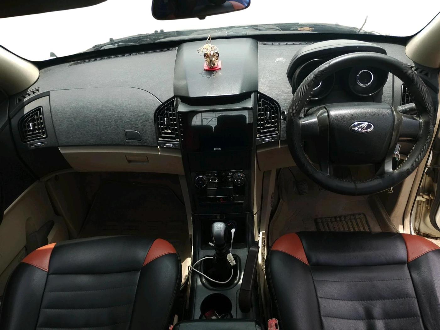 2015 Mahindra XUV500 W4, Diesel, Manual, 1,52,813 km, interior