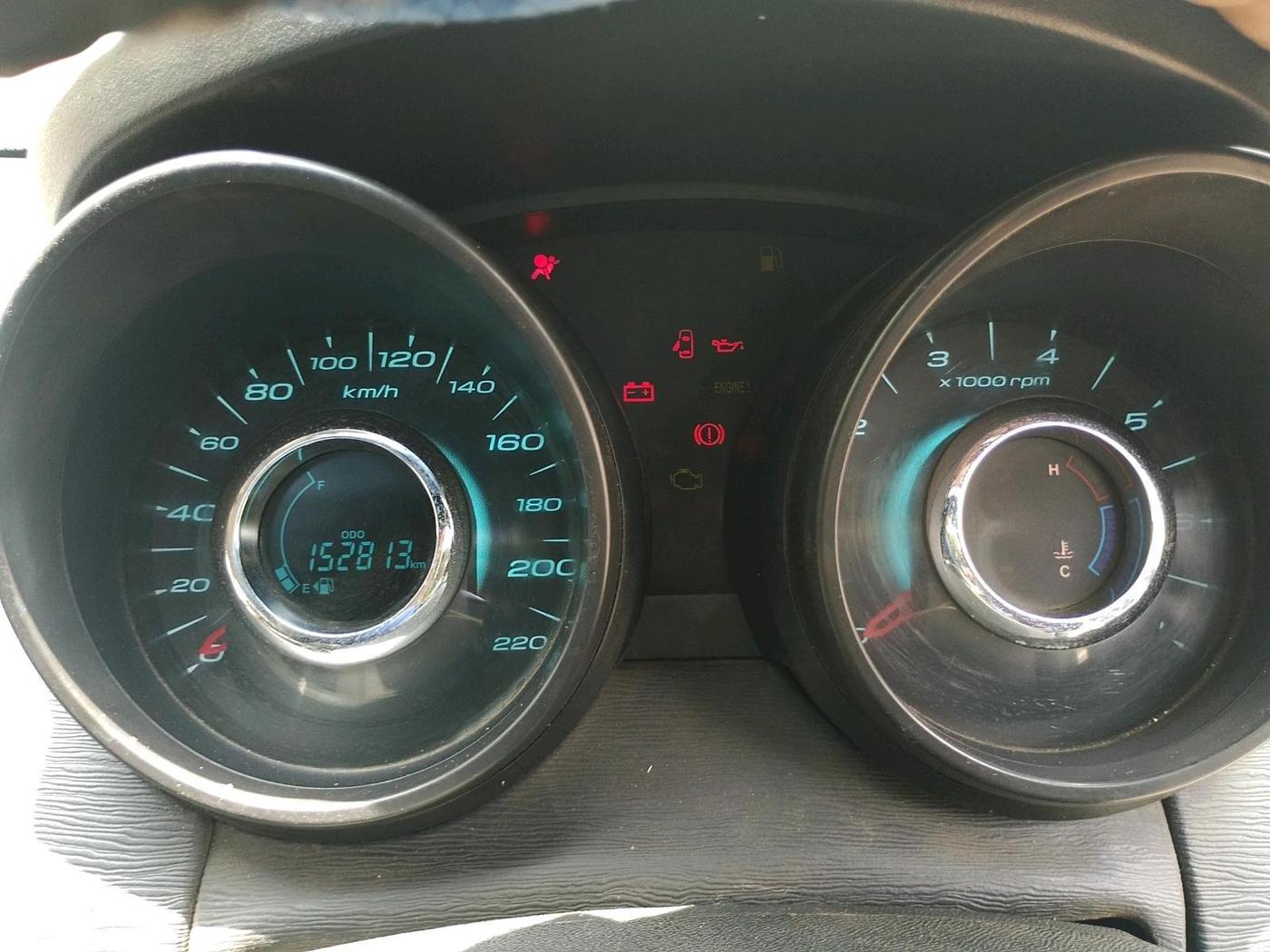 2015 Mahindra XUV500 W4, Diesel, Manual, 1,52,813 km, interior