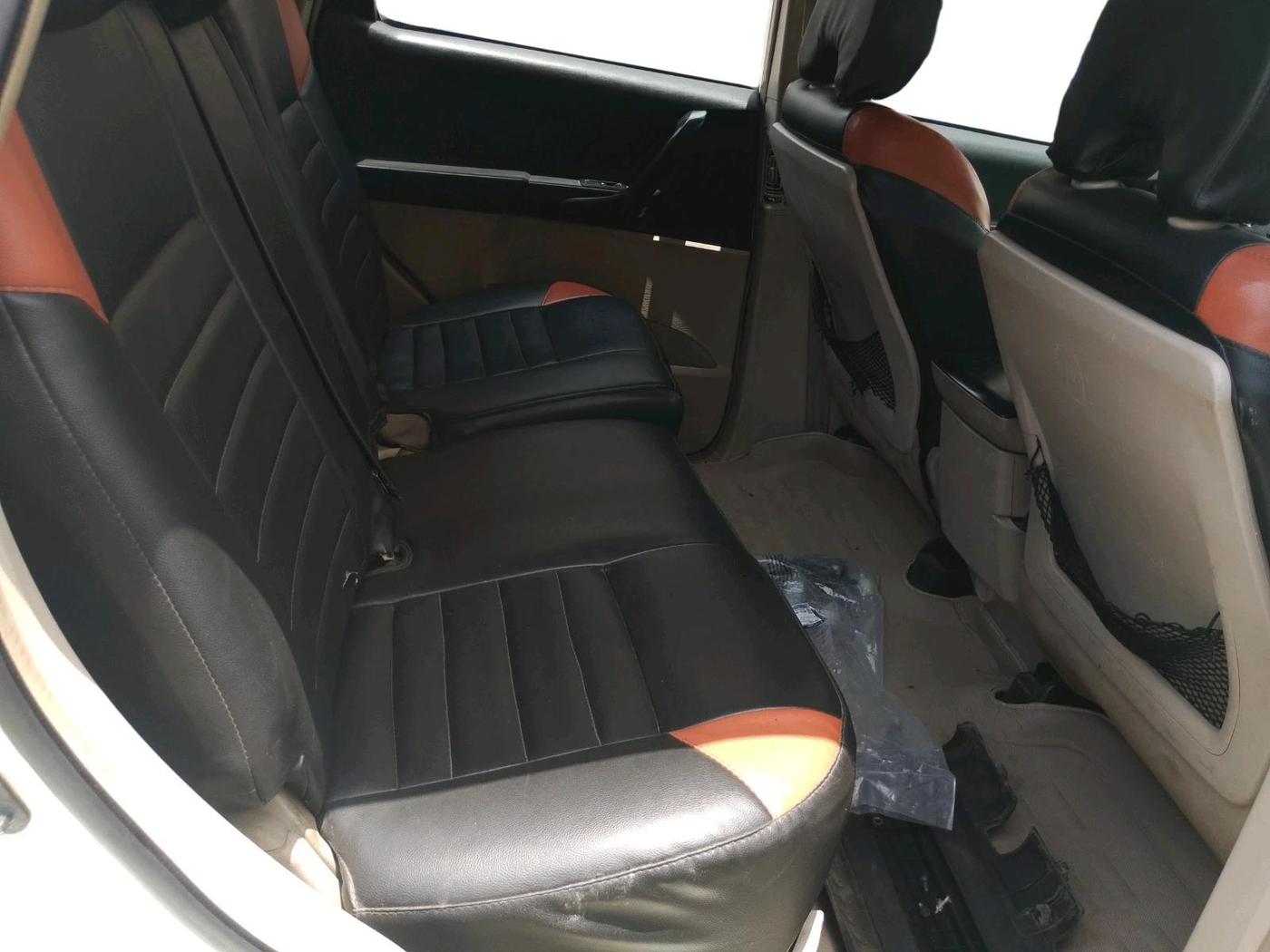 2015 Mahindra XUV500 W4, Diesel, Manual, 1,52,813 km, interior