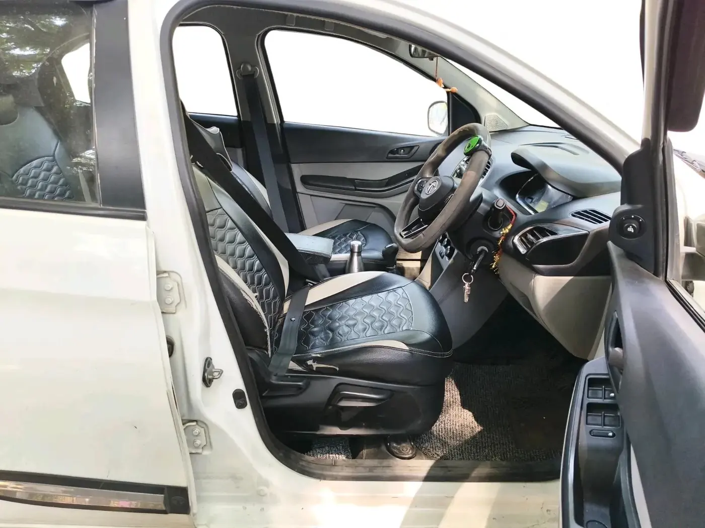 2022 Tata Tiago XT CNG, CNG, Manual, 65,753 km, interior