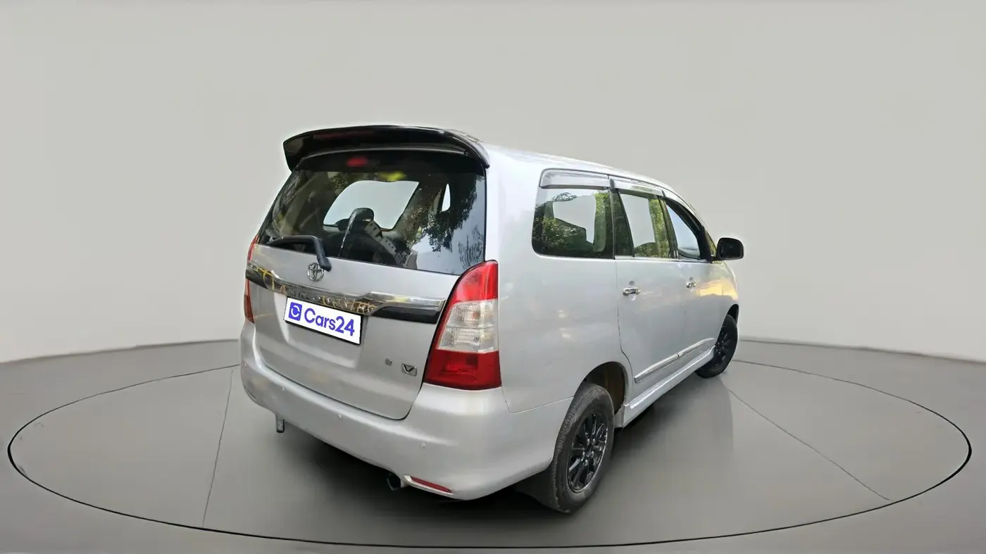 2014 Toyota Innova 2.5 VX 8 STR, Diesel, Manual, 1,83,921 km, exterior