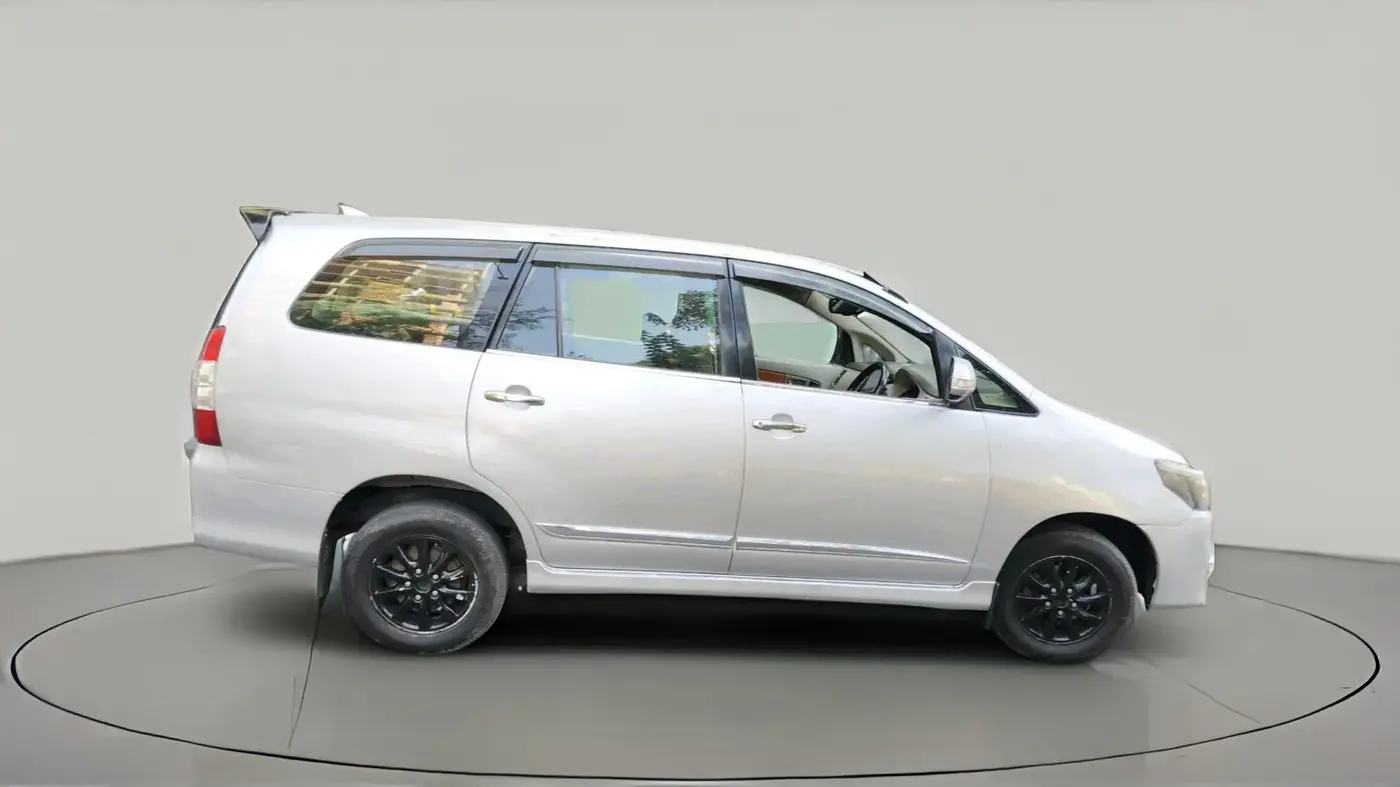 2014 Toyota Innova 2.5 VX 8 STR, Diesel, Manual, 1,83,921 km, exterior