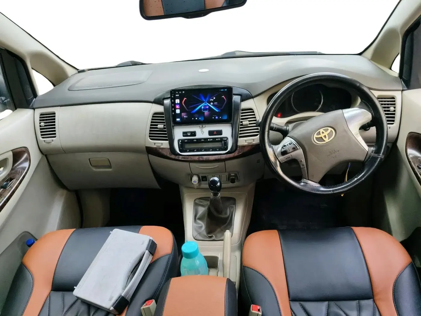 2014 Toyota Innova 2.5 VX 8 STR, Diesel, Manual, 1,83,921 km, interior