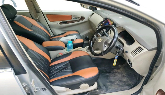 2014 Toyota Innova 2.5 VX 8 STR, Diesel, Manual, 1,83,921 km, interior