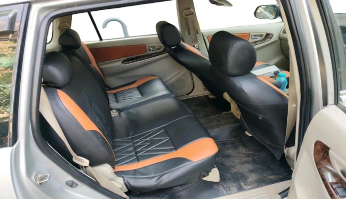 2014 Toyota Innova 2.5 VX 8 STR, Diesel, Manual, 1,83,921 km, interior