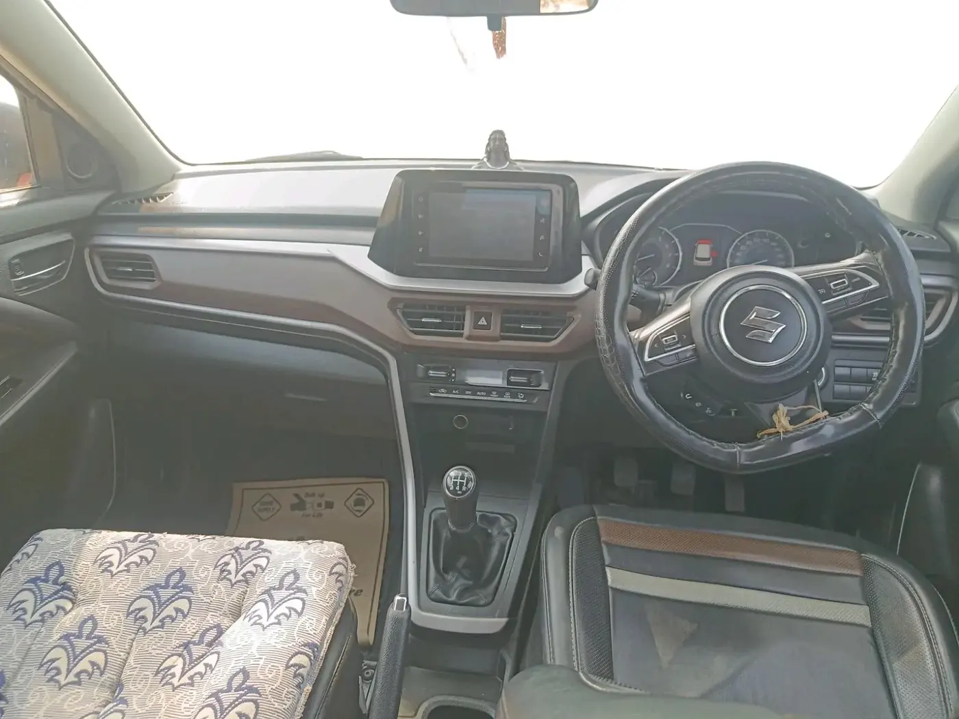2024 Maruti BREZZA ZXI SMART HYBRID , Petrol, Manual, 33,933 km, interior
