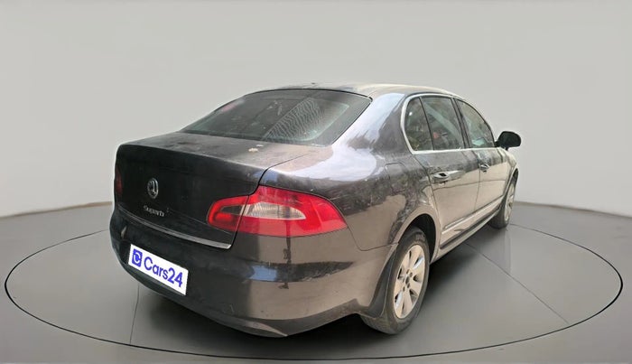 2011 Skoda Superb ELEGANCE 2.0 TDI CR AT, Diesel, Automatic, 1,35,174 km, exterior