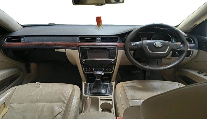 2011 Skoda Superb ELEGANCE 2.0 TDI CR AT, Diesel, Automatic, 1,35,174 km, interior