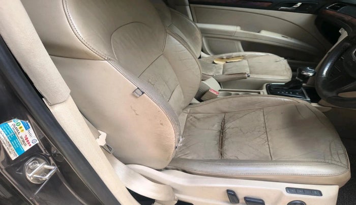 2011 Skoda Superb ELEGANCE 2.0 TDI CR AT, Diesel, Automatic, 1,35,174 km, interior