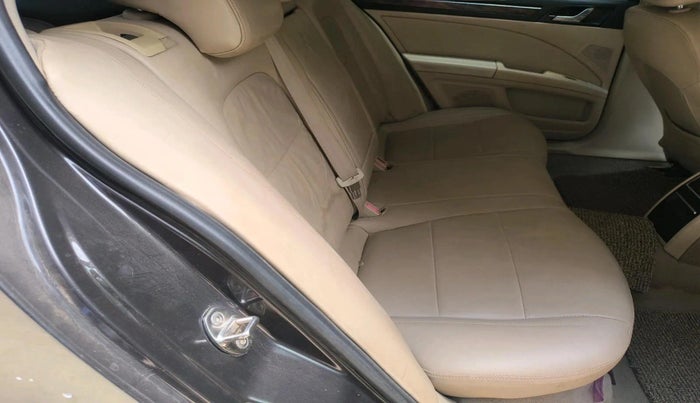 2011 Skoda Superb ELEGANCE 2.0 TDI CR AT, Diesel, Automatic, 1,35,174 km, interior