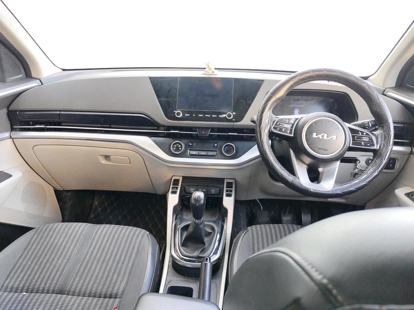 2022 KIA CARENS PRESTIGE 1.5 PETROL 7 STR, Petrol, Manual, 91,089 km, interior