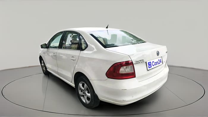 2015 Skoda Rapid AMBITION 1.5 TDI AT, Diesel, Automatic, 1,43,829 km, exterior