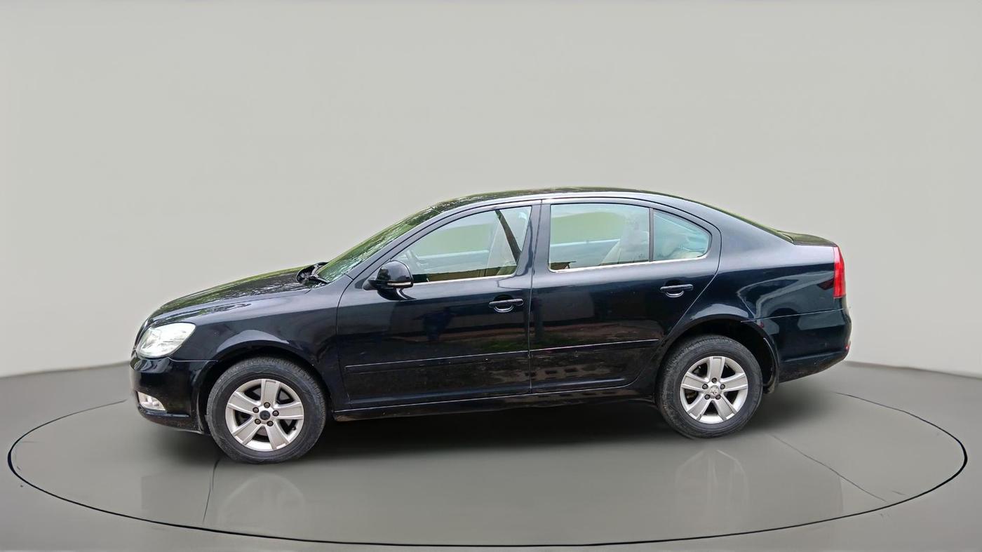 2012 Skoda Laura AMBIENTE 2.0 TDI CR AT, Diesel, Automatic, 2,36,967 km, exterior