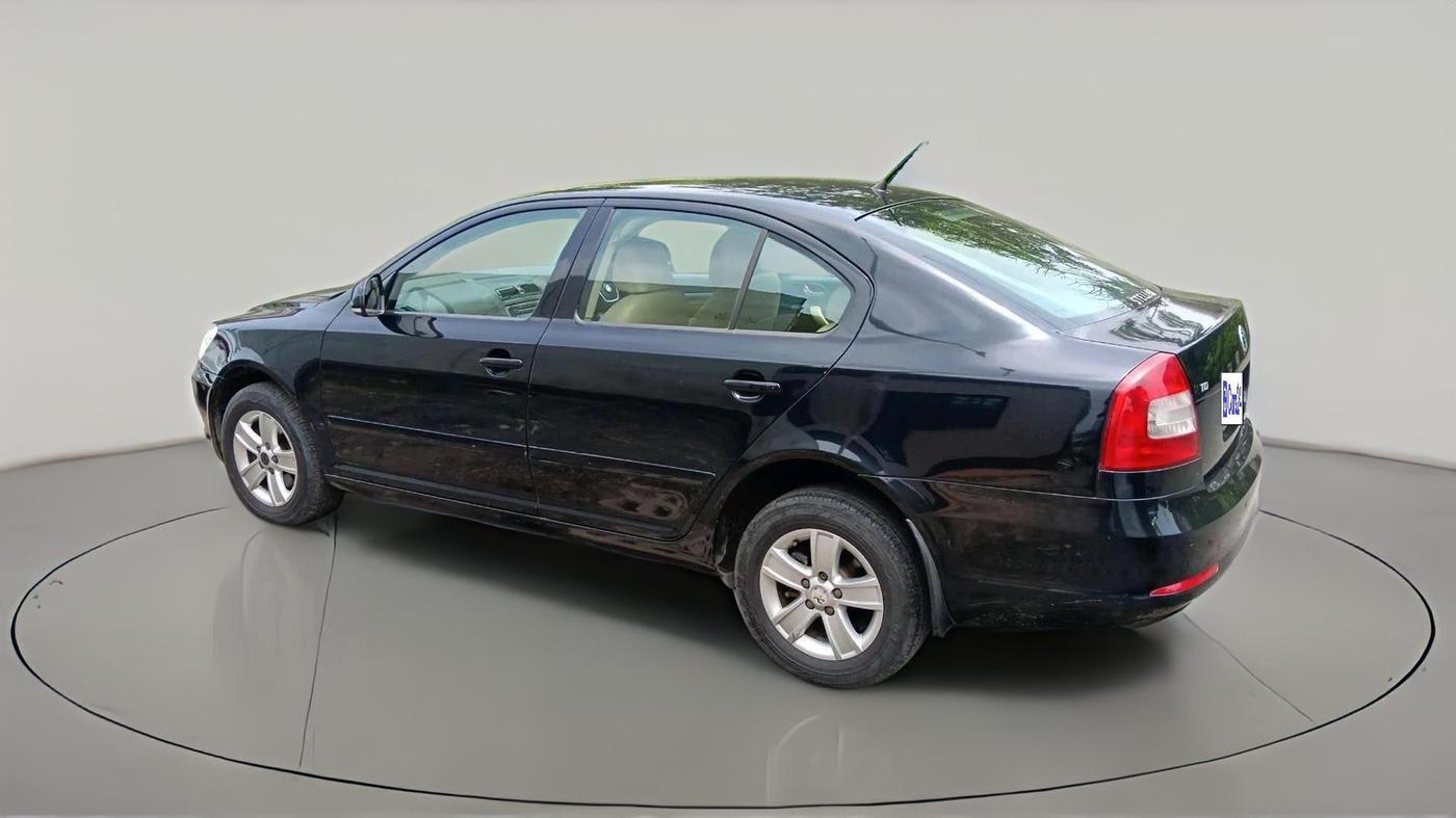 2012 Skoda Laura AMBIENTE 2.0 TDI CR AT, Diesel, Automatic, 2,36,967 km, exterior