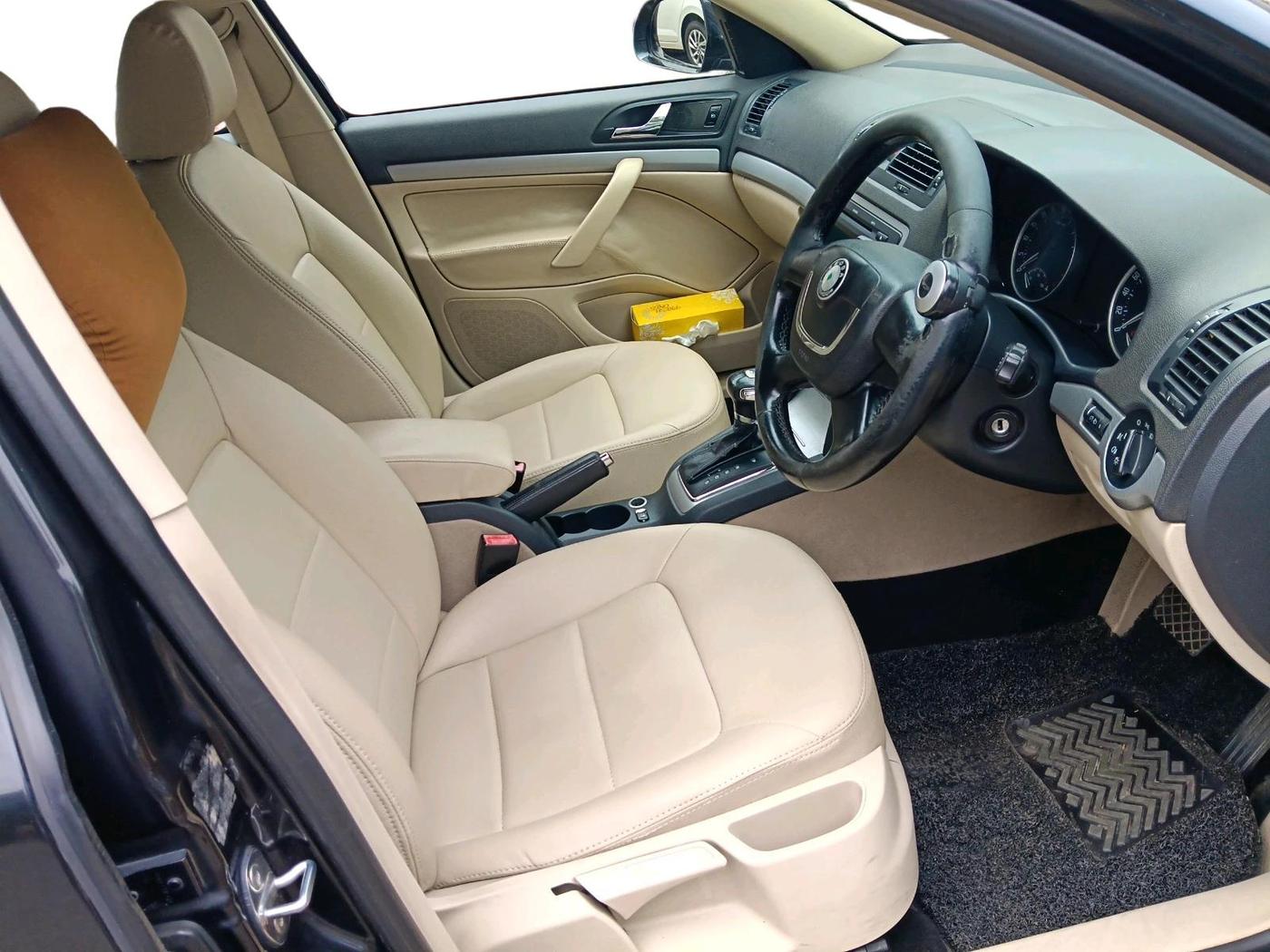 2012 Skoda Laura AMBIENTE 2.0 TDI CR AT, Diesel, Automatic, 2,36,967 km, interior