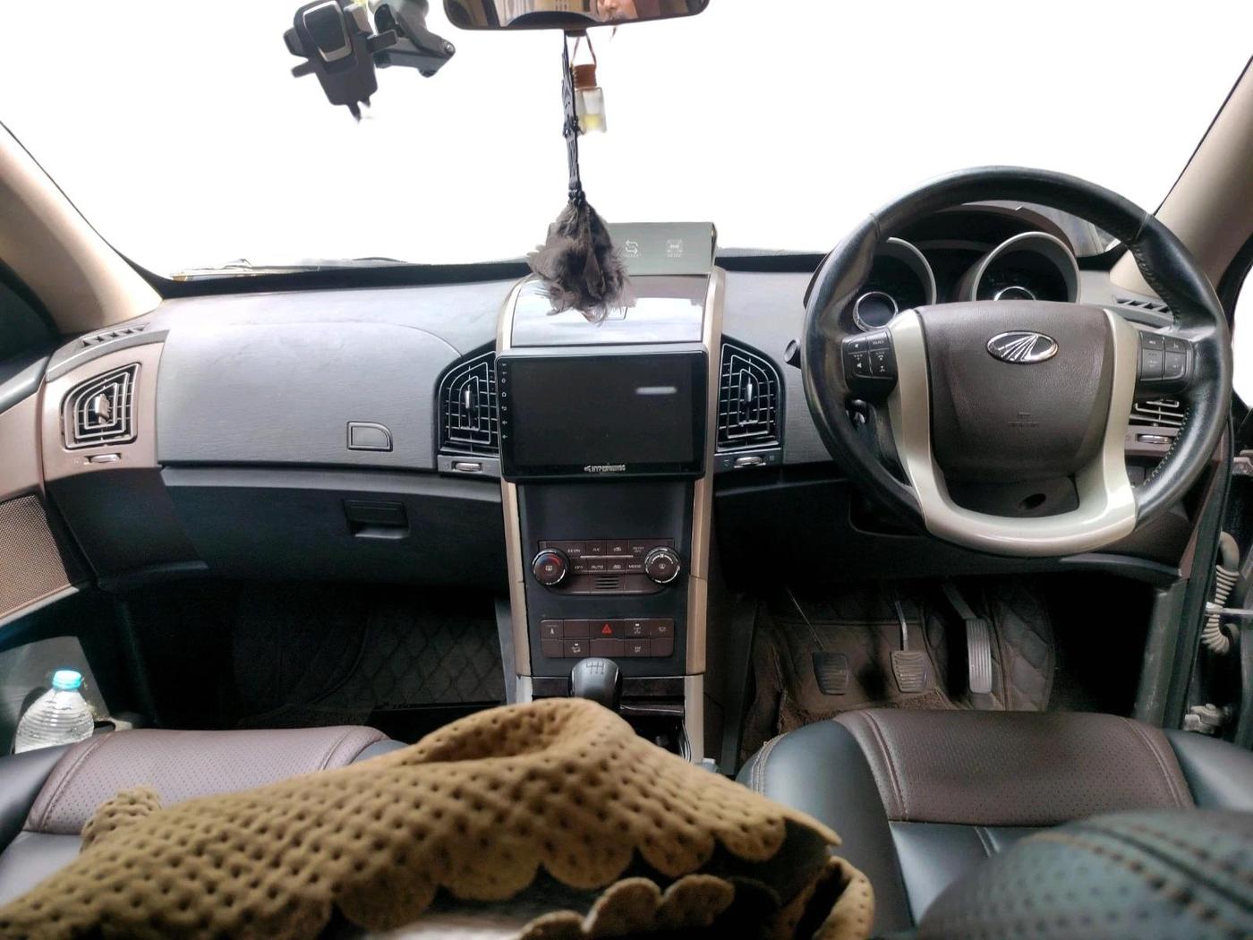 2013 Mahindra XUV500 W8, Diesel, Manual, 96,342 km, interior
