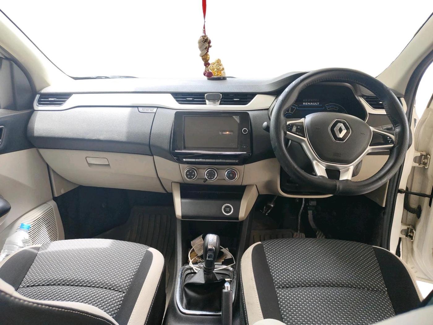 2022 Renault TRIBER RXZ AMT, Petrol, Automatic, 43,704 km, interior