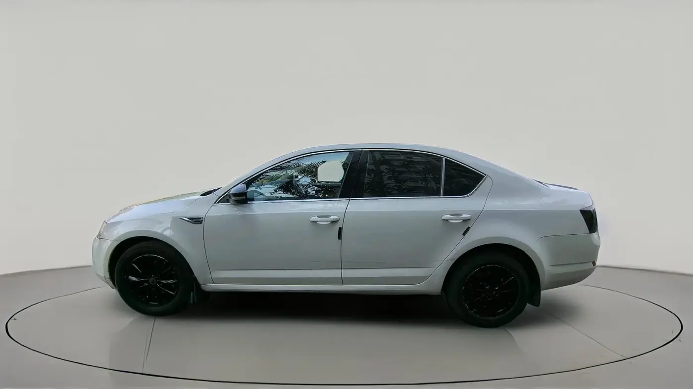 2014 Skoda Octavia AMBITION 2.0 TDI AT, Diesel, Automatic, 1,07,021 km, exterior