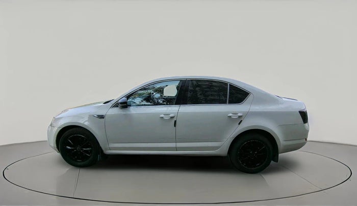 2014 Skoda Octavia AMBITION 2.0 TDI AT, Diesel, Automatic, 1,07,021 km, exterior