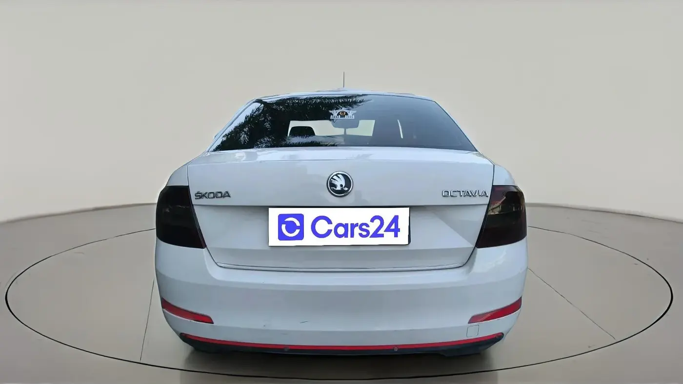 2014 Skoda Octavia AMBITION 2.0 TDI AT, Diesel, Automatic, 1,07,021 km, exterior