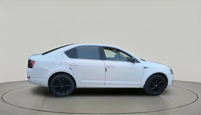 2014 Skoda Octavia AMBITION 2.0 TDI AT, Diesel, Automatic, 1,07,021 km, exterior