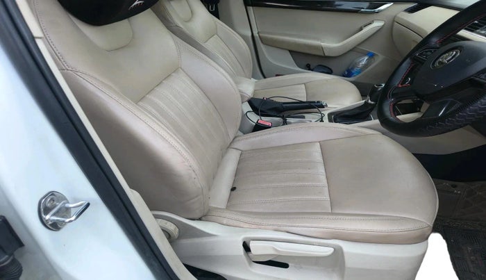 2014 Skoda Octavia AMBITION 2.0 TDI AT, Diesel, Automatic, 1,07,021 km, interior