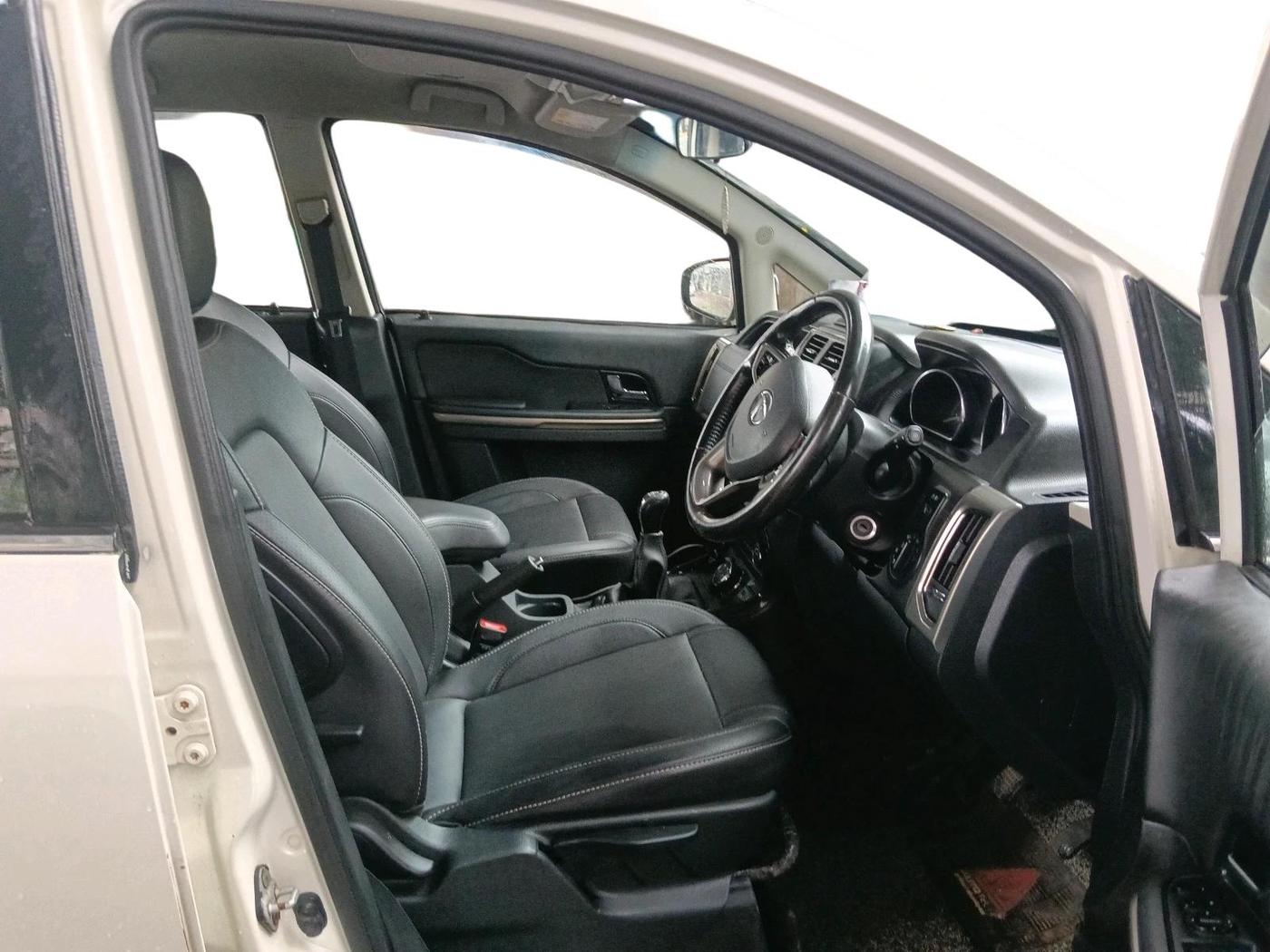 2018 Tata Hexa XT 4X2 7 STR, Diesel, Manual, 1,06,964 km, interior