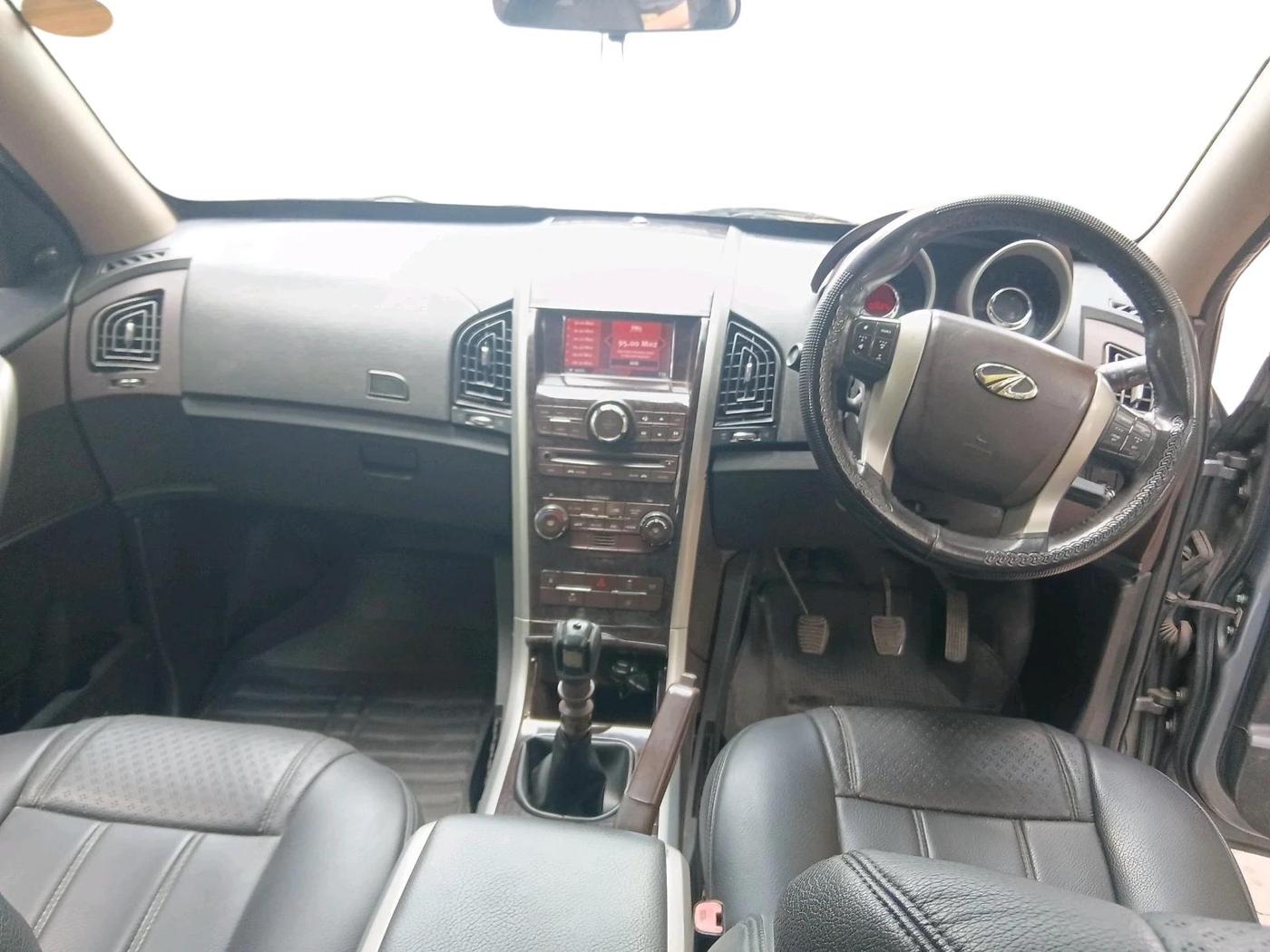 2014 Mahindra XUV500 W8, Diesel, Manual, 1,39,564 km, interior