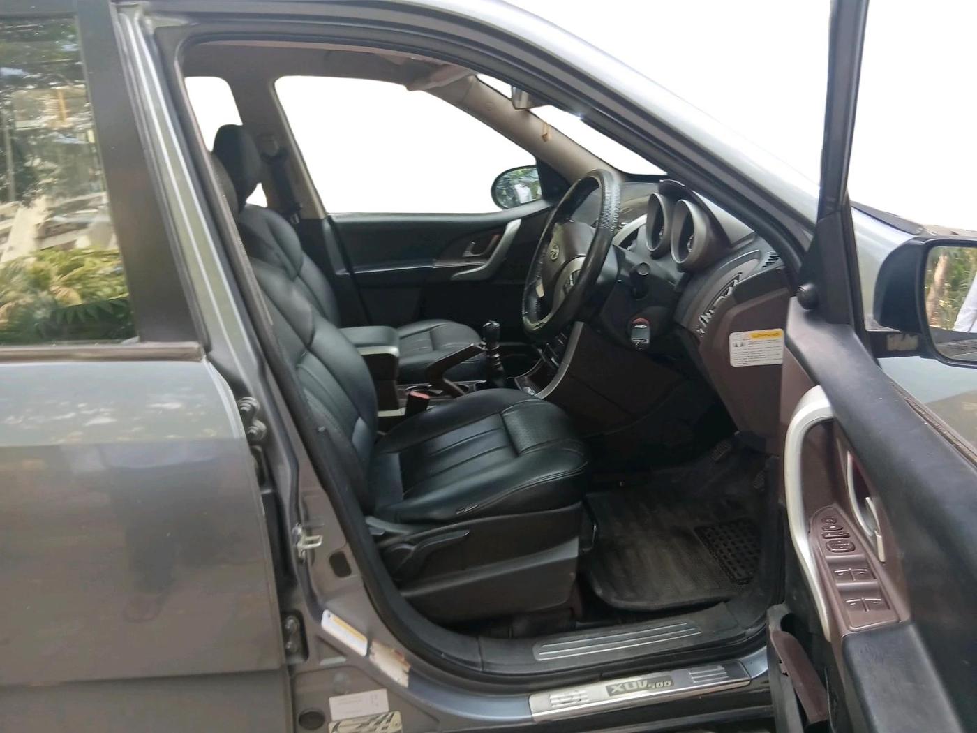 2014 Mahindra XUV500 W8, Diesel, Manual, 1,39,564 km, interior