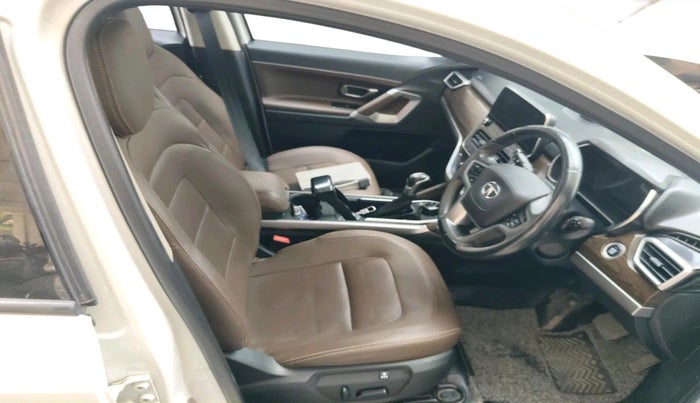 2022 Tata Harrier XZA PLUS 2.0L, Diesel, Automatic, 49,465 km, interior