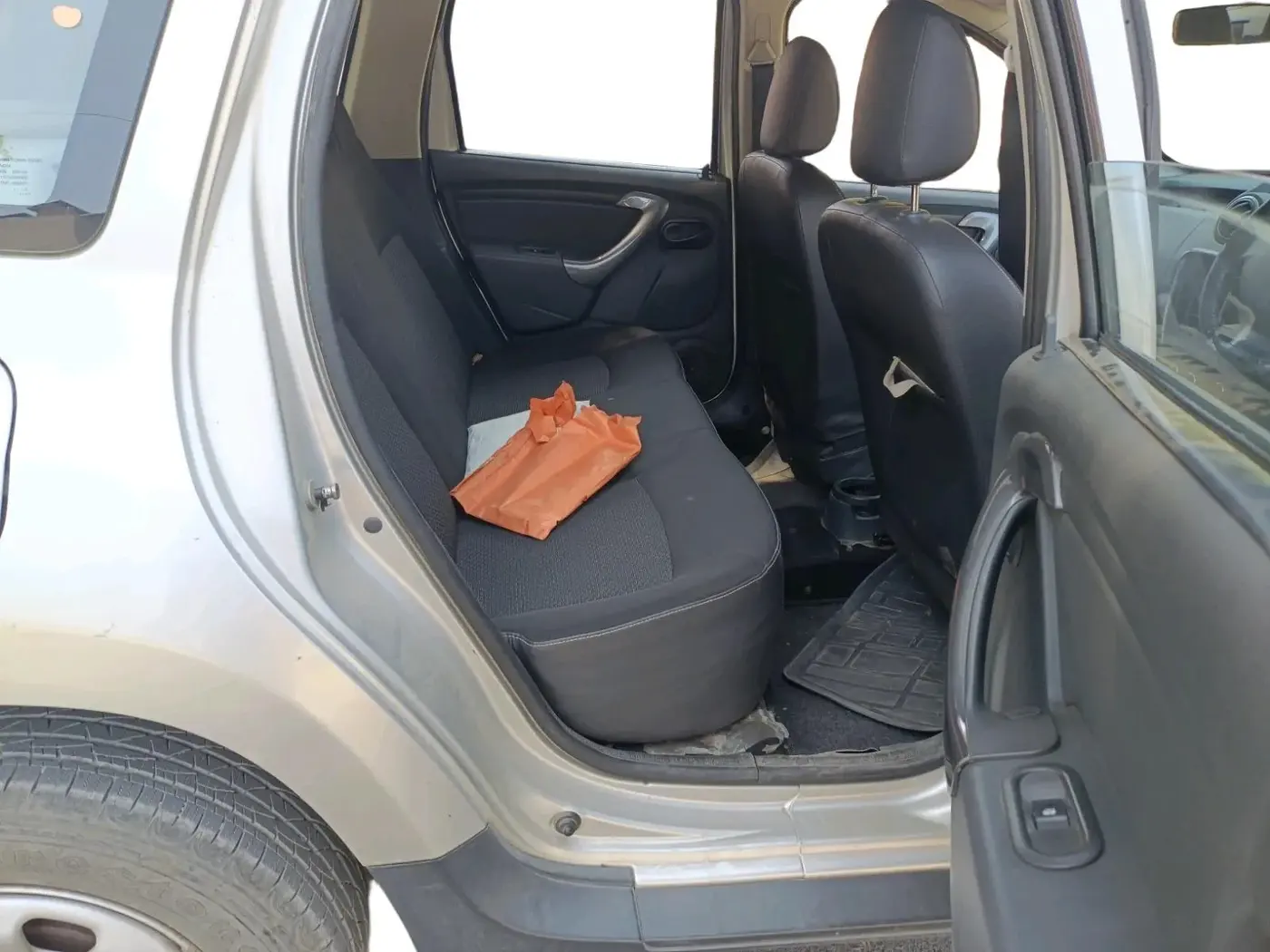 2012 Renault Duster RXE PETROL, Petrol, Manual, 34,435 km, interior