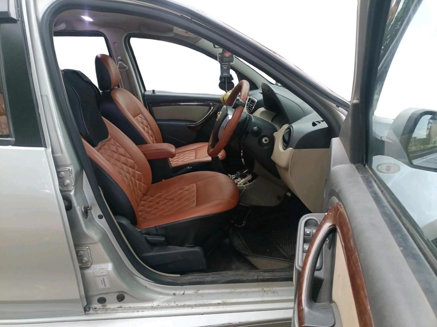 2014 Nissan Terrano XL (D), Diesel, Manual, 1,06,670 km, interior
