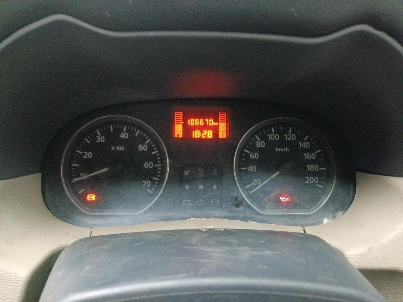 2014 Nissan Terrano XL (D), Diesel, Manual, 1,06,670 km, interior