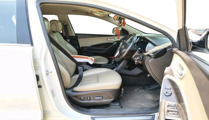 2015 Hyundai Santa Fe 2 WD AT, Diesel, Automatic, 1,25,153 km, interior