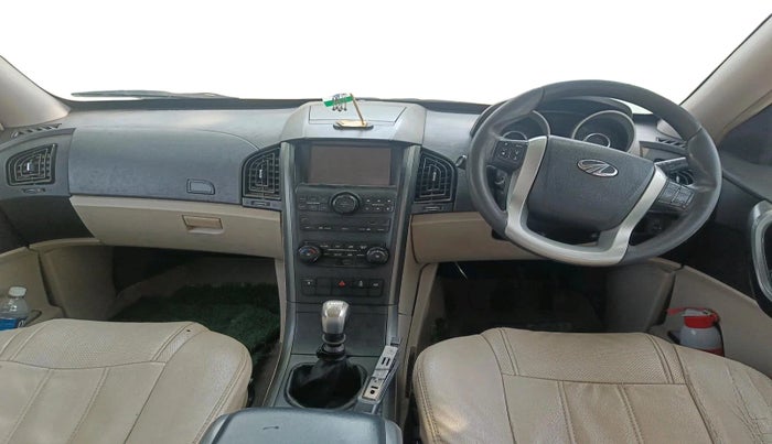2018 Mahindra XUV500 W6, Diesel, Manual, 1,82,712 km, interior