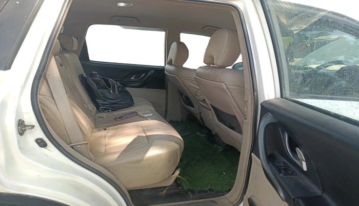 2018 Mahindra XUV500 W6, Diesel, Manual, 1,82,712 km, interior