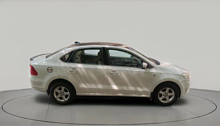 2014 Skoda Rapid AMBITION 1.6 TDI CR MT, Diesel, Manual, 79,289 km, exterior