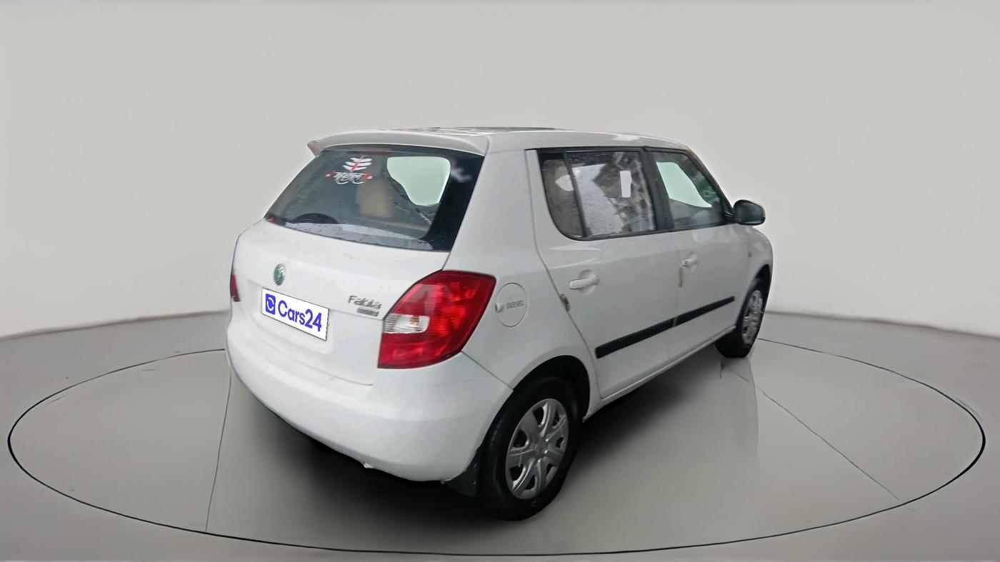 2011 Skoda Fabia AMBITION 1.2 TDI, Diesel, Manual, 1,17,555 km, exterior