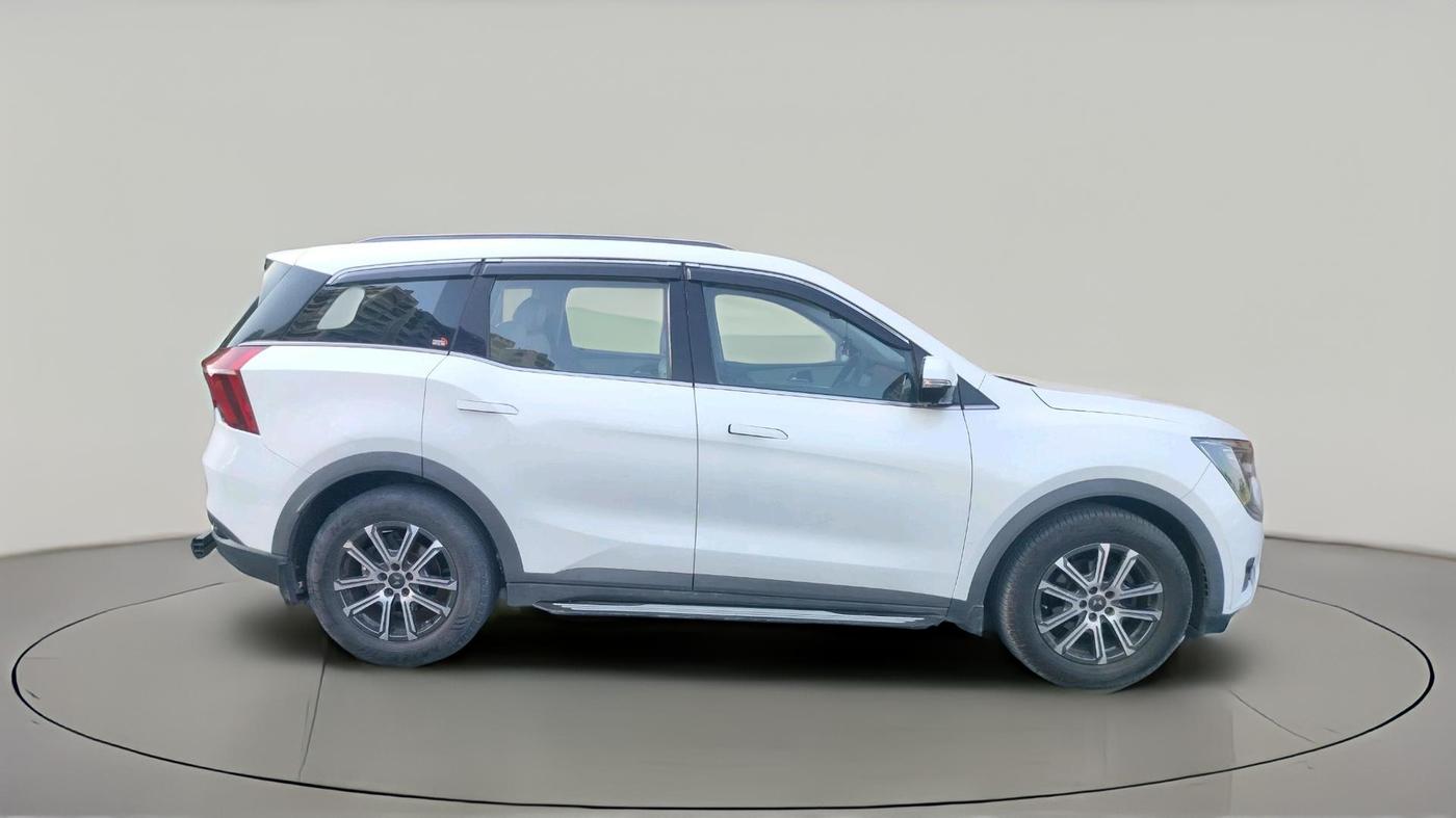 2021 Mahindra XUV700 AX 7 LUXURY P AT 7 STR, Petrol, Automatic, 59,571 km, exterior