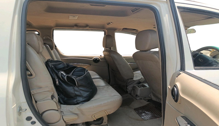 2015 Mahindra Xylo D4, Diesel, Manual, 1,25,985 km, interior