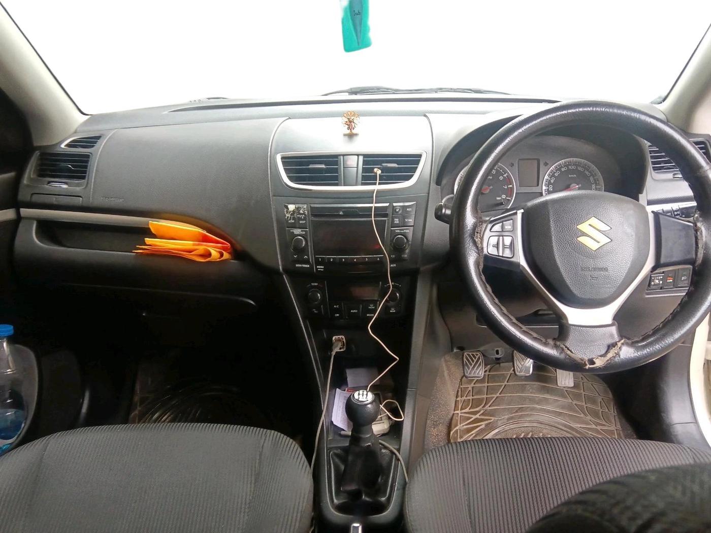 2014 Maruti Swift ZXI, CNG, Manual, 1,40,540 km, interior