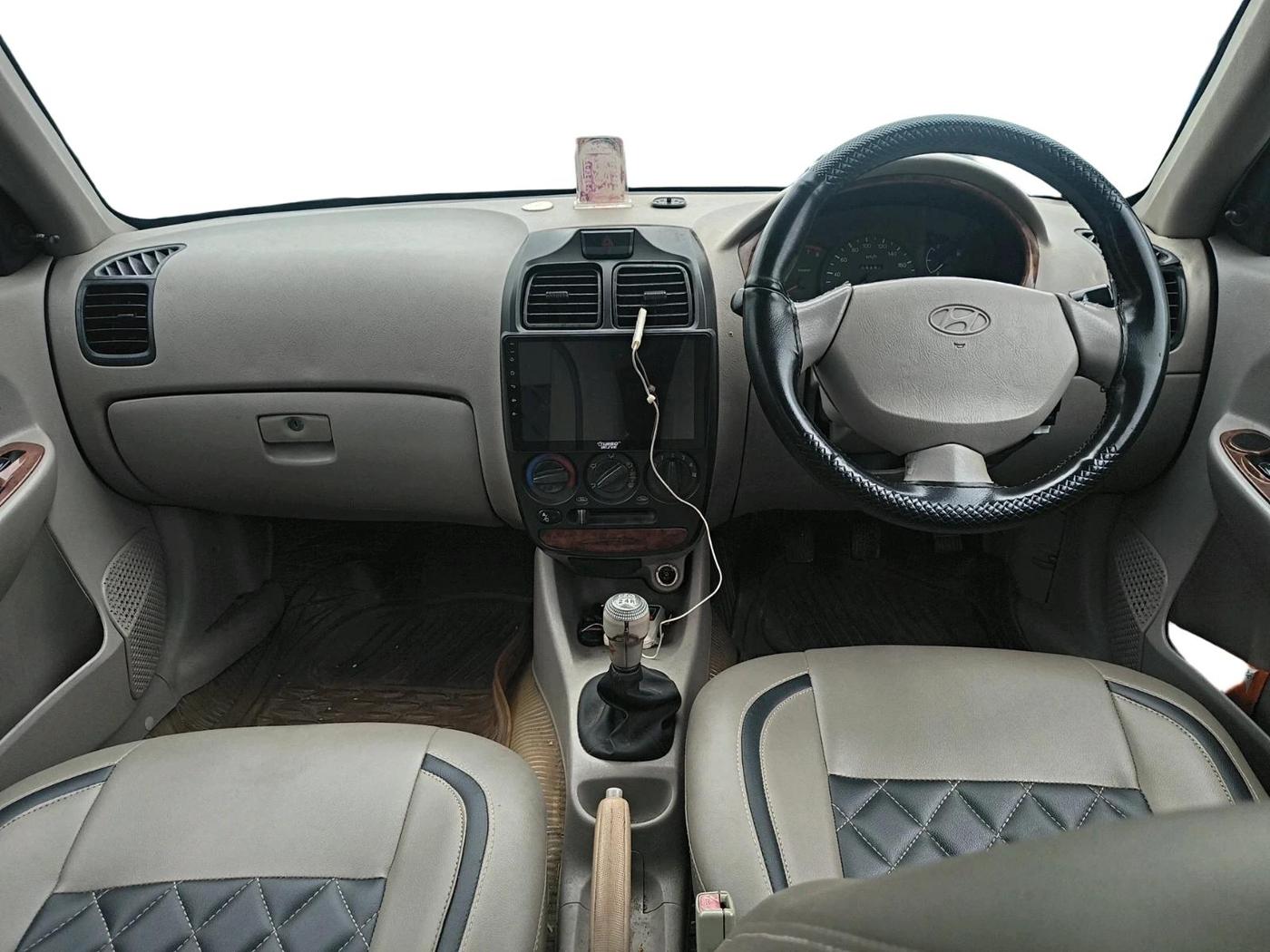 2011 Hyundai Accent GLE, CNG, Manual, 1,09,494 km, interior